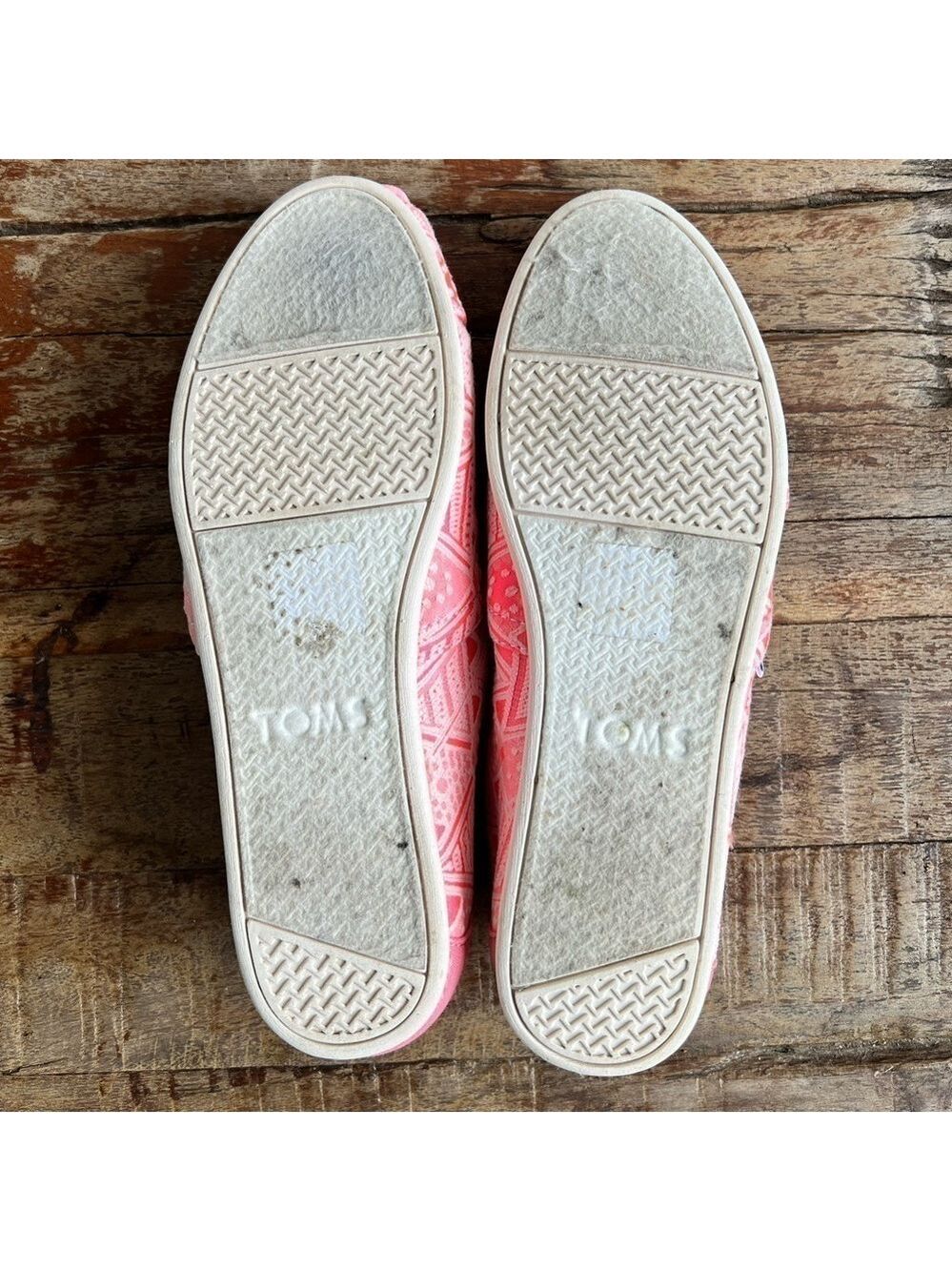 TOMS Women’s Classic Pink Neon Tribal Alpargatas - Picture 7 of 7